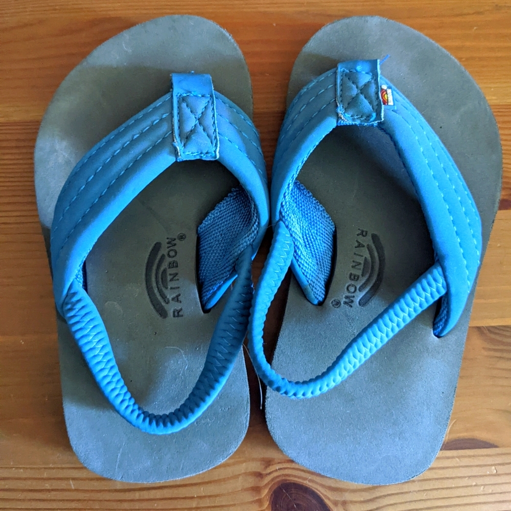 Toddler 7/8 Rainbow sandals with back strap